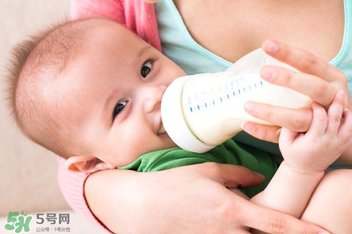 寶寶嗆奶怎么辦?寶寶嗆奶怎么回事? 寶寶嗆奶怎么辦?寶寶嗆奶怎么回事?