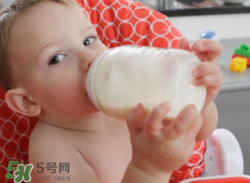 寶寶嗆奶怎么辦?寶寶嗆奶怎么回事? 寶寶嗆奶怎么辦?寶寶嗆奶怎么回事?