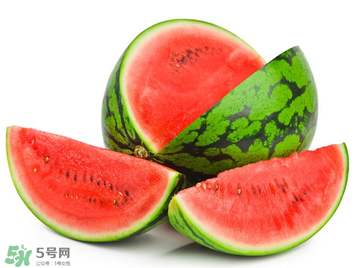 催熟的西瓜能吃嗎？催熟的西瓜吃了會怎樣？