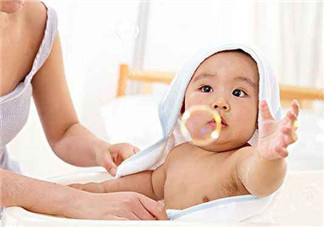 寶寶能用艾葉水洗澡嗎？嬰兒能用艾葉水洗澡嗎？