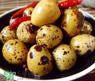 鵪鶉蛋能和胡蘿卜一起吃嗎？鵪鶉蛋能放多久？