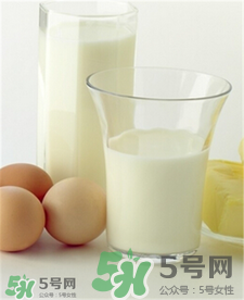 牛奶里有白色塊狀 牛奶里有白色漂浮物 牛奶里有白色塊狀 牛奶里有白色漂浮物