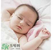 寶寶睡覺突然大哭是什么原因？寶寶睡覺大哭正常嗎？