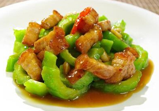 苦瓜炒肉怎么炒不苦？苦瓜炒肉怎么做才不苦？