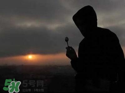 抑郁癥會導致生活不能自理嗎？抑郁癥會引起什么病