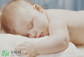 寶寶需要枕頭嗎？寶寶多大可以用枕頭？