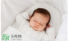 寶寶需要枕頭嗎？寶寶多大可以用枕頭？