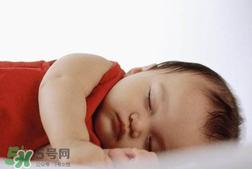 寶寶枕頭高度選擇標(biāo)準(zhǔn) 寶寶枕頭過高的危害 寶寶枕頭高度選擇標(biāo)準(zhǔn) 寶寶枕頭過高的危害