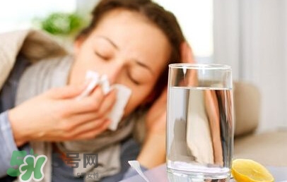感冒藥飯前吃還是飯后吃？吃感冒藥會推遲月經(jīng)嗎？