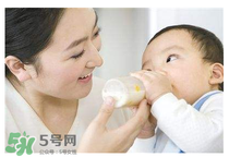 奶粉和蛋白粉有什么區(qū)別 奶粉和蛋白粉的不同 奶粉和蛋白粉有什么區(qū)別 奶粉和蛋白粉的不同