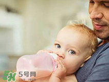 奶粉和蛋白粉有什么區(qū)別 奶粉和蛋白粉的不同 奶粉和蛋白粉有什么區(qū)別 奶粉和蛋白粉的不同