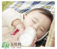 母乳寶寶要比喂奶粉的寶寶體質(zhì)好嗎 母乳比奶粉營(yíng)養(yǎng)嗎？