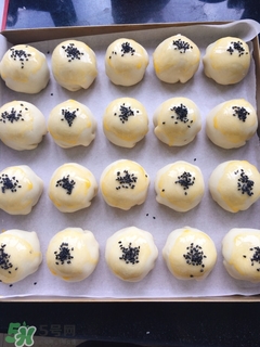 蛋黃酥的做法與配料與圖解 20個(gè)全蛋黃的簡(jiǎn)易配方