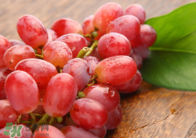 紅提怎么洗才干凈？紅提用鹽洗可以吃嗎？