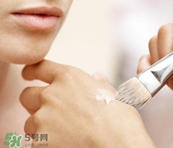 化妝后臉癢是怎么回事？化妝后臉癢怎么辦？