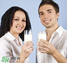 脫脂奶粉什么時(shí)候喝最好？脫脂奶粉什么時(shí)候喝？