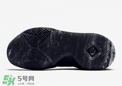 nike kyrie 3 triple black多少錢？耐克歐文3代純黑配色專柜價(jià)格