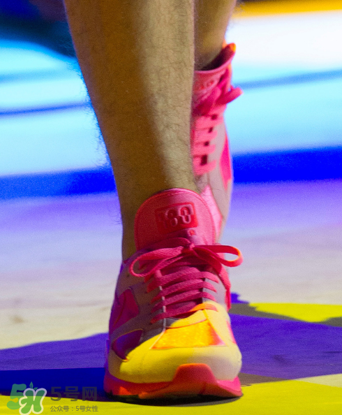 cdg與nike air max 180聯(lián)名氣墊運(yùn)動鞋什么時(shí)候發(fā)售？