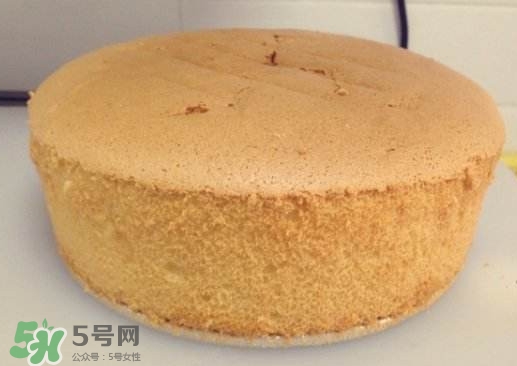 戚風(fēng)蛋糕怎么做才松軟？戚風(fēng)蛋糕怎么切開