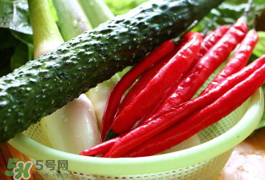 辣椒和黃瓜能一起吃嗎？黃瓜和辣椒一起吃好嗎？