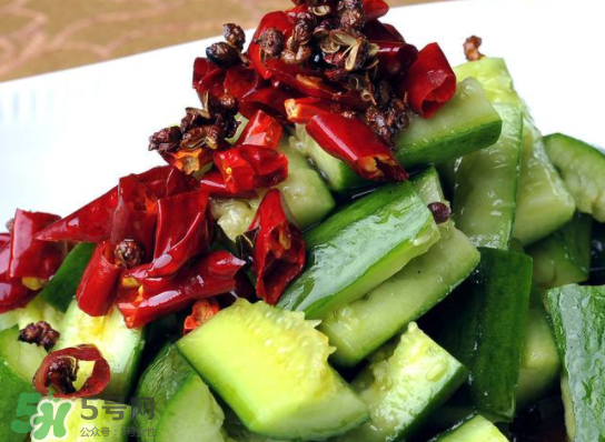 辣椒和黃瓜能一起吃嗎？黃瓜和辣椒一起吃好嗎？