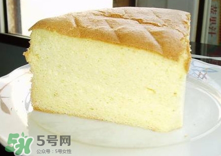 戚風(fēng)蛋糕怎么做才松軟？戚風(fēng)蛋糕怎么切開