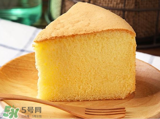 戚風(fēng)蛋糕怎么做才松軟？戚風(fēng)蛋糕怎么切開