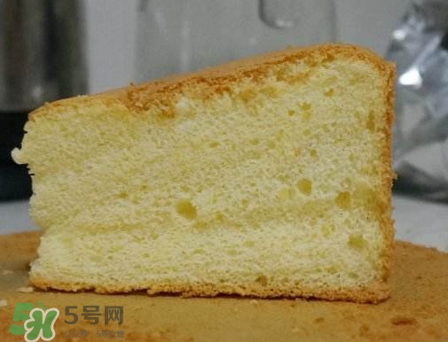 戚風(fēng)蛋糕怎么脫模？戚風(fēng)蛋糕倒扣多久脫模