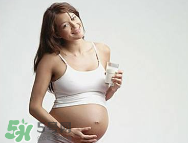 安滿和惠氏孕婦奶粉哪個(gè)好？安滿和惠氏孕婦奶粉的區(qū)別