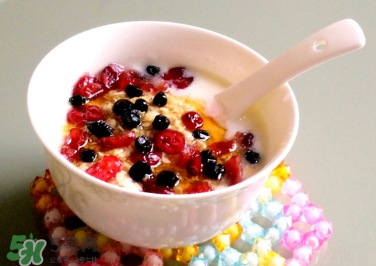 藍(lán)莓和蜂蜜能一起吃嗎？藍(lán)莓能和蜂蜜一起吃嗎？