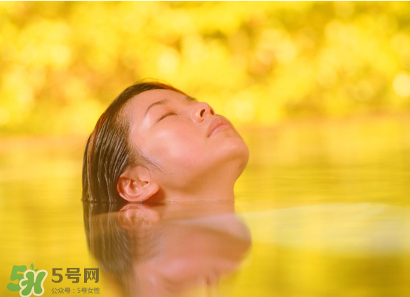 夏天可以泡溫泉嗎？冬天泡溫泉好還是夏天泡溫泉好？