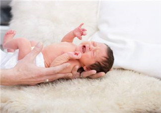 什么時(shí)候給寶寶剪指甲？寶寶多大可以剪指甲？