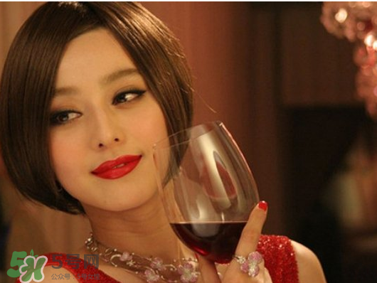 藍(lán)莓酒和葡萄酒哪個(gè)好？藍(lán)莓酒好還是葡萄酒好？