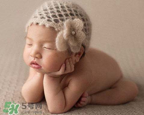 母乳喂養(yǎng)會胸下垂嗎？母乳喂養(yǎng)胸部下垂怎么辦？