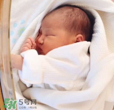 新生兒能用母乳洗臉嗎？新生兒能用母乳擦臉嗎？