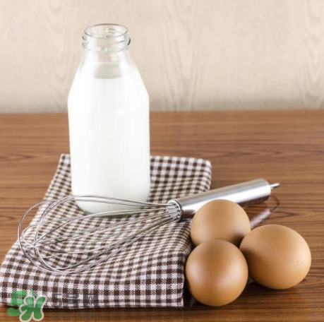 氨基酸奶粉與深度水解奶粉的區(qū)別 氨基酸奶粉與深度水解奶粉哪個(gè)好？