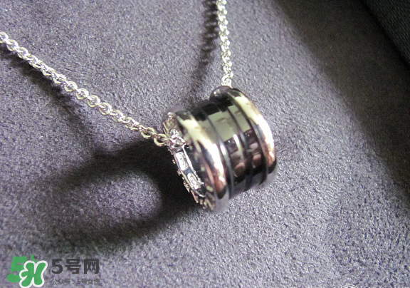 寶格麗小紅人項(xiàng)鏈?zhǔn)鞘裁床馁|(zhì)？寶格麗小紅人項(xiàng)鏈材質(zhì)介紹