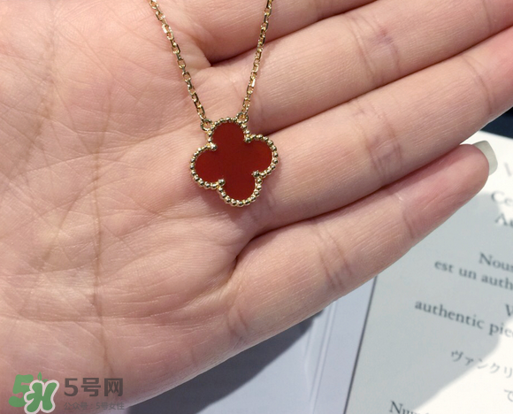 梵克雅寶四葉草項(xiàng)鏈?zhǔn)鞘裁床馁|(zhì)？四葉草項(xiàng)鏈材質(zhì)介紹