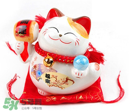 招財貓有什么講究？招財貓左手招什么右手招什么？