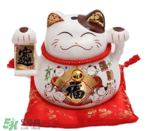 招財貓有什么講究？招財貓左手招什么右手招什么？