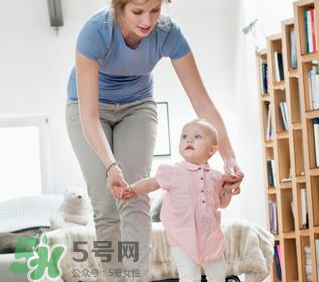 怎么糾正寶寶內(nèi)八字腳？寶寶八字腳幾歲前可以糾正？