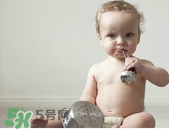 寶寶發(fā)燒可以擦清涼油嗎？寶寶發(fā)燒擦清涼油有副作用嗎？