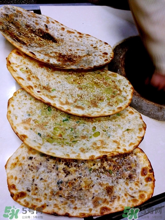 鍋盔是什么吃的?鍋盔的做法是什么? 鍋盔是什么吃的?鍋盔的做法是什么?