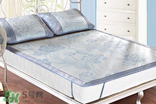 冰絲涼席一般多少錢(qián)？亞麻涼席和冰絲涼席哪個(gè)好