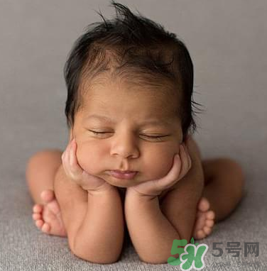 新生兒臍帶發(fā)炎可以用菜油擦嗎？臍帶能不能用菜油擦？