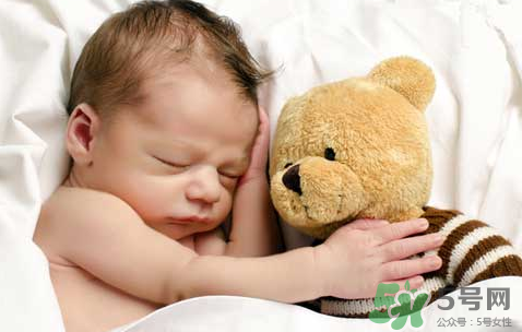 新生兒吃母乳一次吃多久？新生兒吃母乳一次十分鐘正常嗎？