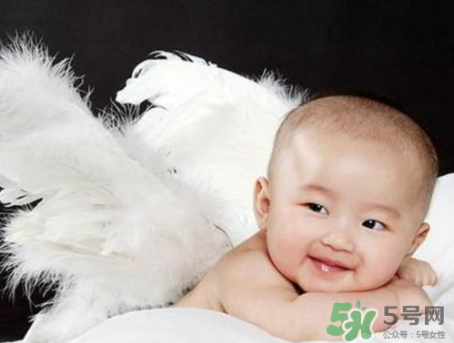 新生兒吃母乳拉稀是怎么回事？新生兒吃母乳拉稀怎么辦？