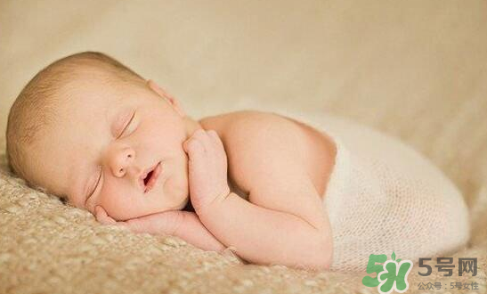 新生兒吃母乳一天拉幾次正常？新生兒吃母乳的排便規(guī)律