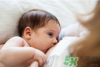 新生兒吃母乳會撐到嗎？新生兒吃母乳會吃撐嗎？