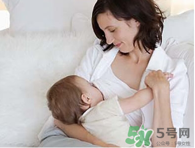 新生兒一月吃幾罐奶粉？新生兒一月吃幾桶奶粉呢？